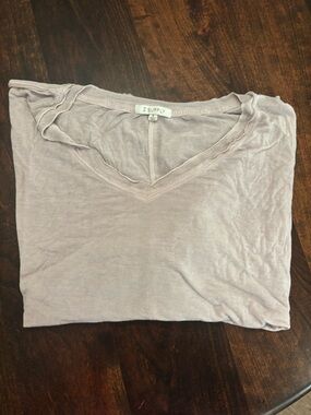 Z Supply V-Neck Tee in Dusty Mauve